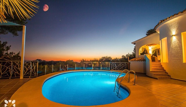 Villa INFINIDAD by Abahana Villas
