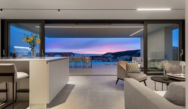 Villa Infinity Residence with infinity pool, sea view, outdoor kitchen, bbq