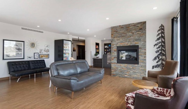Villa Inn & Suites - SureStay Collection by Best Western