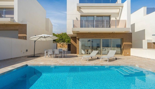 Villa Iris (San Miguel de Salinas)