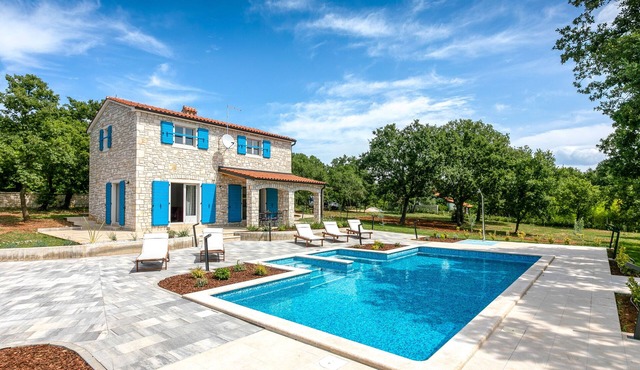 Villa Irena Funtana in a quiet location, with pool close to Zelena Laguna Resort