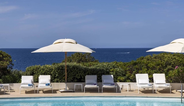 VILLA IRIS-Feet in the water, Isolella peninsula, 5 bedrooms, swimming pool, sea view