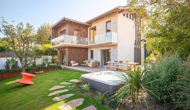 Villa Iris - Vue mer, plage à pied, piscine chauffée et jacuzzi