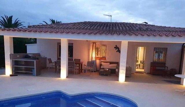 Villa Iris with private pool, air conditioning and wifi