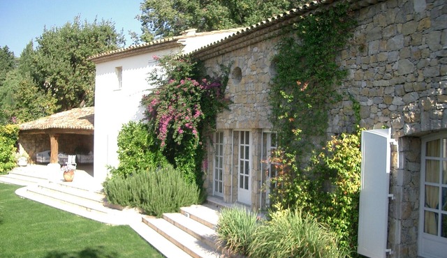 Villa is One Minute on Foot to Center (Vieux village) of Valbonne - Very Private