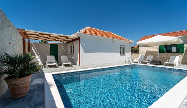 Villa Iva - Three Bedroom Villa, Sleeps 7