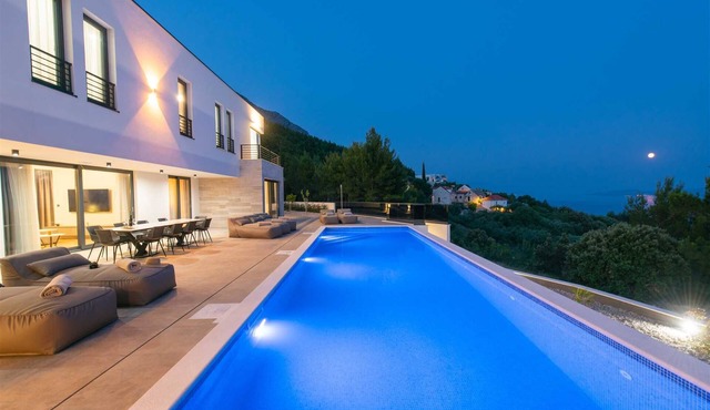 Villa Ivana Luxury Sea View Villa with Heated Pool and Jacuzzi Omis
