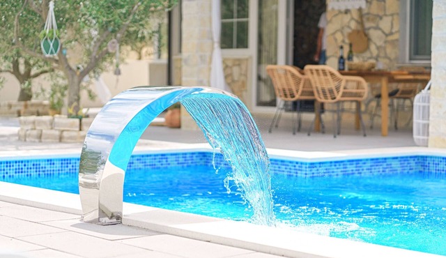 Villa Ivana - rural house with outdoor pool
