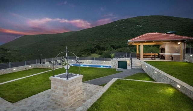 Villa Ivandvor With Pool