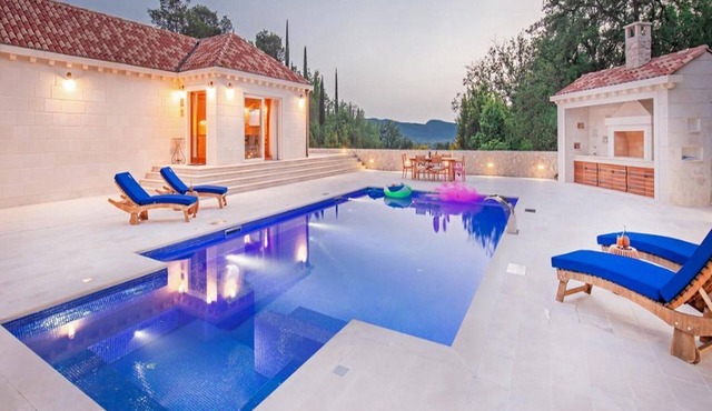 Villa Ivić-Two Bedroom Villa with Swimming Pool