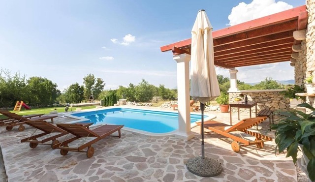 Villa Ivy with perfect privacy, pool, sauna, jacuzzi