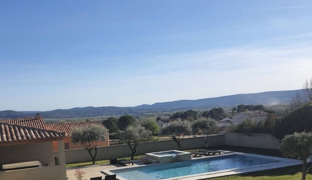 Villa Jacuzzi Pour Soirée en Amoureux, vue Vallée de la Durance Proche D'aix