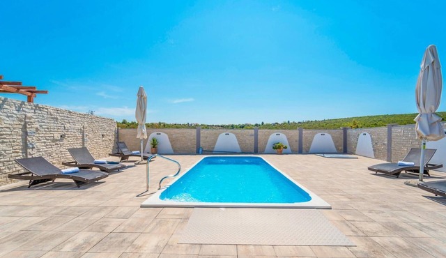 Villa Jadran - Three Bedroom Villa, Sleeps 7