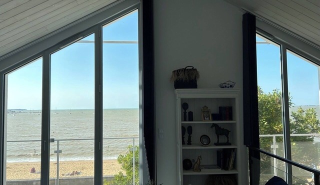 VILLA JEAN MICHELE, FULLY RENOVATED IN 2024. SEAFRONT DIRECT BEACH