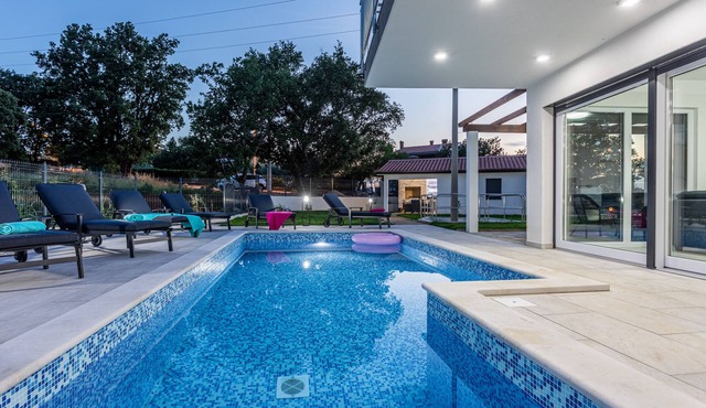 Villa Jelena 4 stars families couples barrier-free pool grill