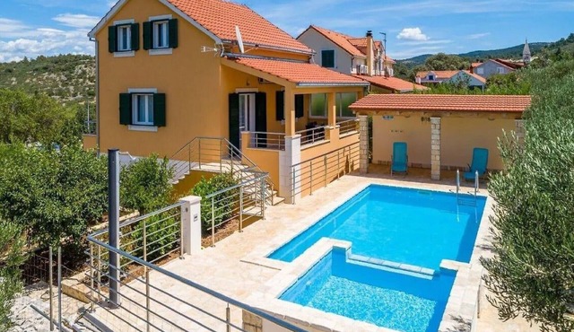 Villa Jelena - Five Bedroom Villa with Swimming pool