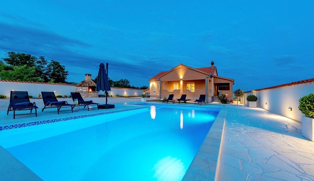 Villa Jenny, private pool, 4+1, peace and quiet, BBQ