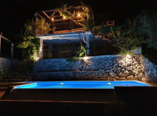 Villa Jerković-Secluded house and apartment with pool