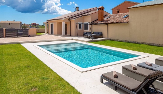 Villa Jessica with pool and hydromassage, garden, BBQ