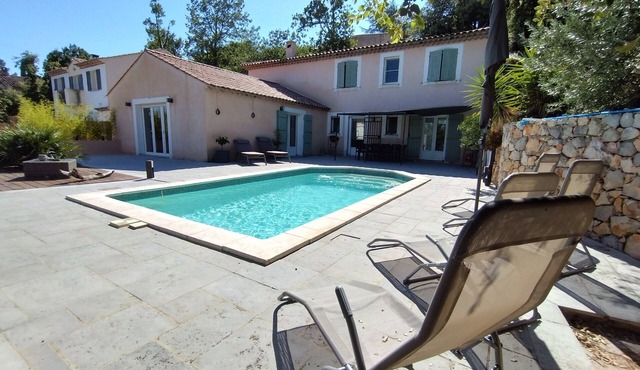 Villa Joal with swimming pool in Le Luc en Provence