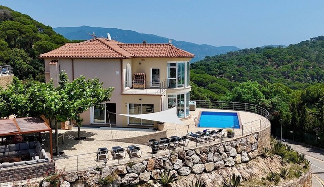 Villa Joie de Vivre - Luxury villa with amazing sea view for families and groups