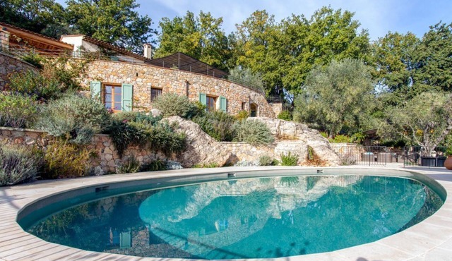 Villa Jolie - Four Bedroom Villa, Sleeps 8