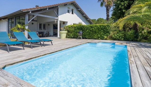 Villa 'Jolie Maison Landaise' with Private Pool, Wi-Fi and Air Conditioning
