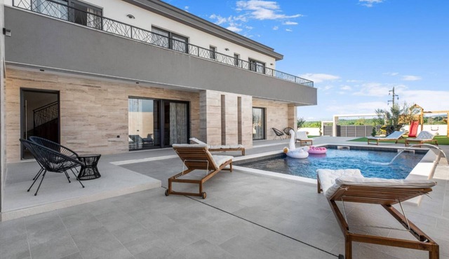 Villa Jollie by Villas Guide