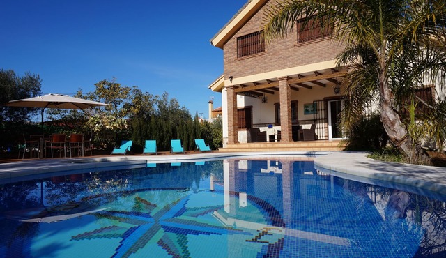VILLA JORGE/PRIVATE HEATED POOL/JACUZZI/BBK. EXT/GAME ROOM