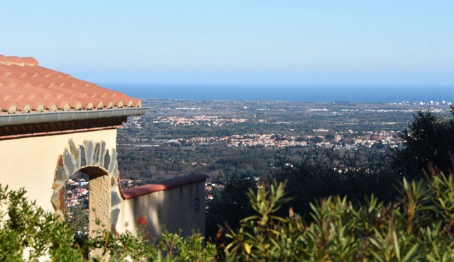 Villa Josephine: On the hillside overlooking the sea, terrace, pool & tennis