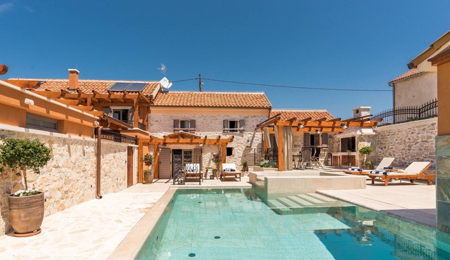 Villa Josipovi dvori nearby Sibenik – Crovillas GmbH