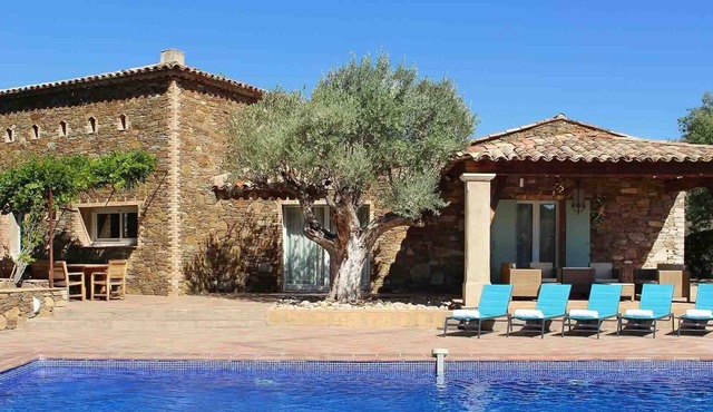 Villa Joya: A Stunning, elegant villa in private grounds with heated pool