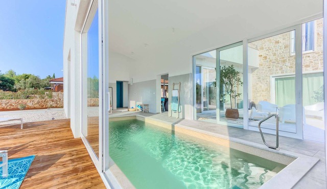 Villa Joyful Living - with 4 bedrooms and an indoor pool, minutes away from the beach by MyWaycation