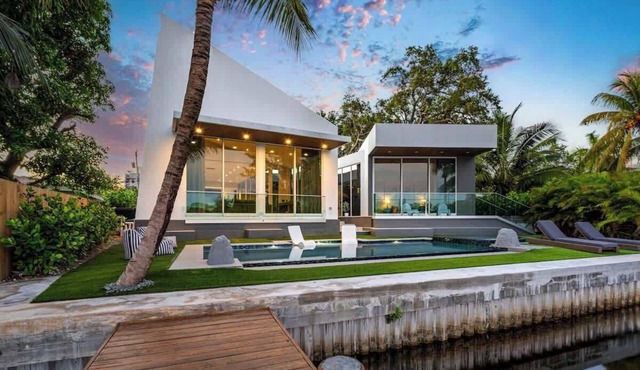 Villa Juani | New Waterfront Luxury Property