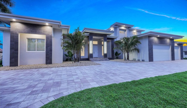 Villa Juhara Cape Coral - New Villa in Yacht Club Area