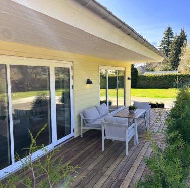 Villa Jule - Cozy and Elegant Place with Open Ceiling, Beautiful Garden and Specious Terrace