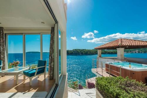 Villa K Dubrovnik-5 bedroom villa with sea access