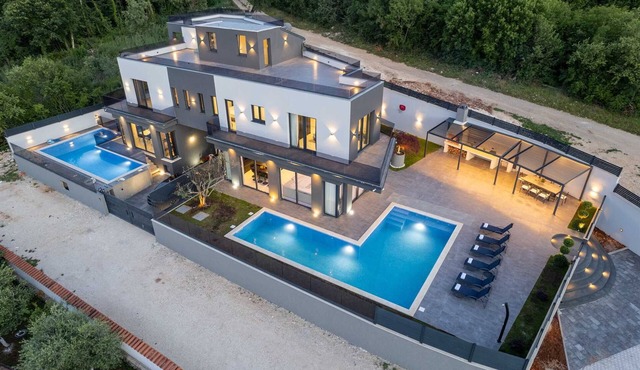 Villa Kalemi with pool