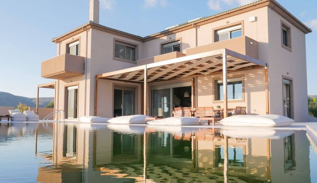 Villa Kalokairi - Four Bedroom Villa, Sleeps 8