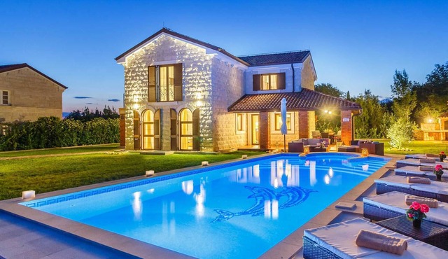 Villa KAMENICA with outdoor and indoor pool and a sauna