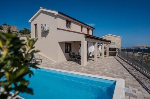 Villa Kamia with private heated pool and electric vehicle adapter