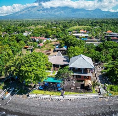 Villa Kampung Kecil Beach Front