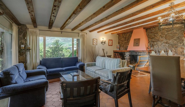 Villa Karina: Finca with Mountain Views, Private Pool and Wi-Fi