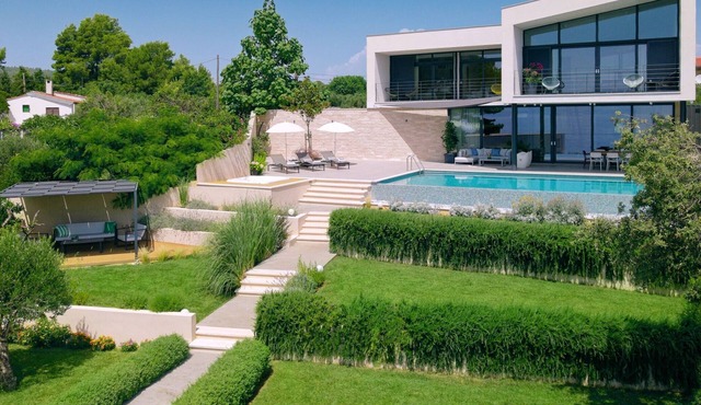 Villa Katina - Four bedroom Vila with pool and hot tub