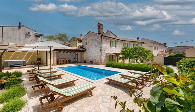 Villa Katja near Pula with whirlpool only 3 km from the beach - pet friendly