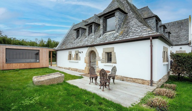 Villa 'Ker Louise' with Sea View, Shared Terrace and Wi-Fi