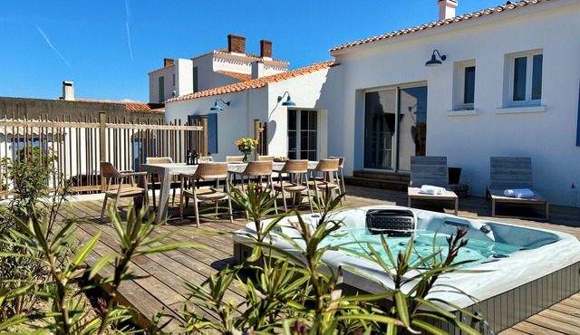 Villa Ker Tesson: Spa, Charm, Sleeps 10, Port-Joinville (Île d'Yeu)