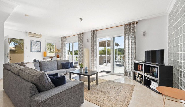'Villa Kip' with Pool, Garden & Wi-Fi
