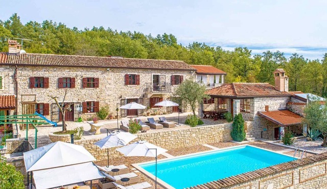 Villa Kluni - Four Bedroom Villa with Pool