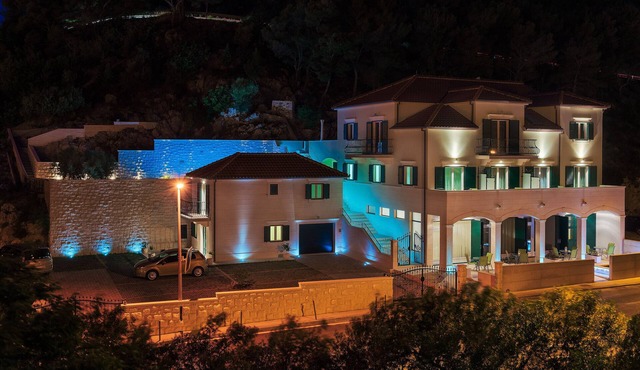 Villa Kogo apartment 6 with a swimming pool in Hvar Town center